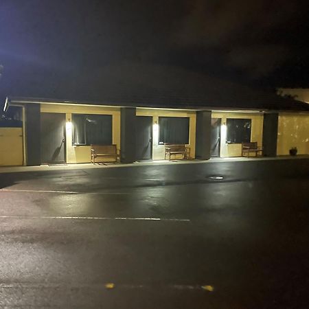 Kauri Court Motel Палмерстън Норт Екстериор снимка