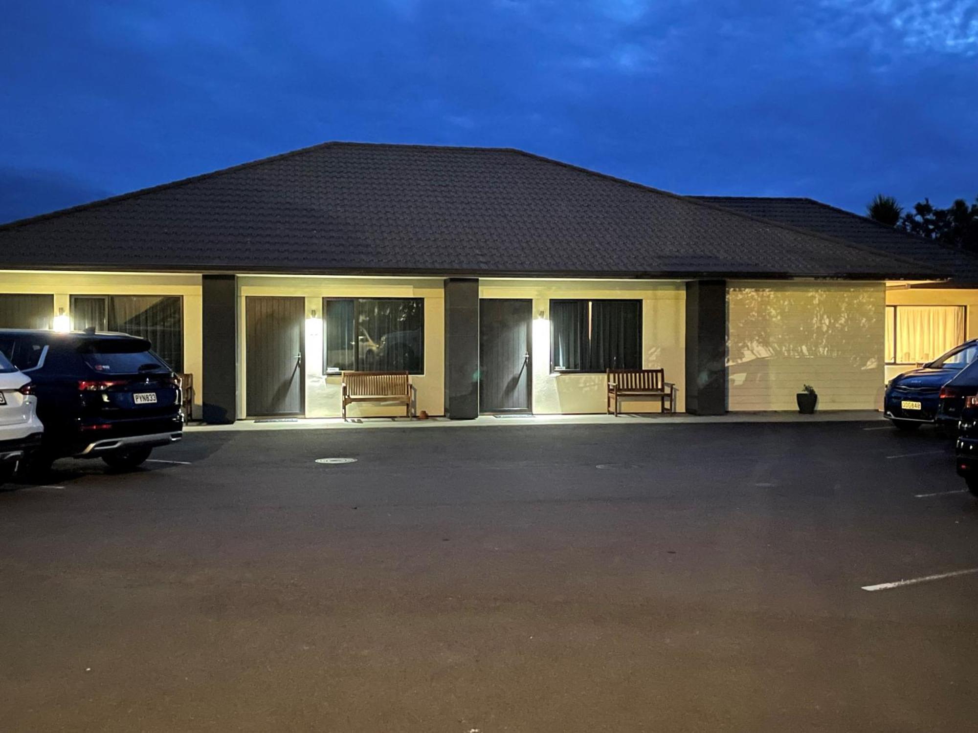 Kauri Court Motel Палмерстън Норт Екстериор снимка