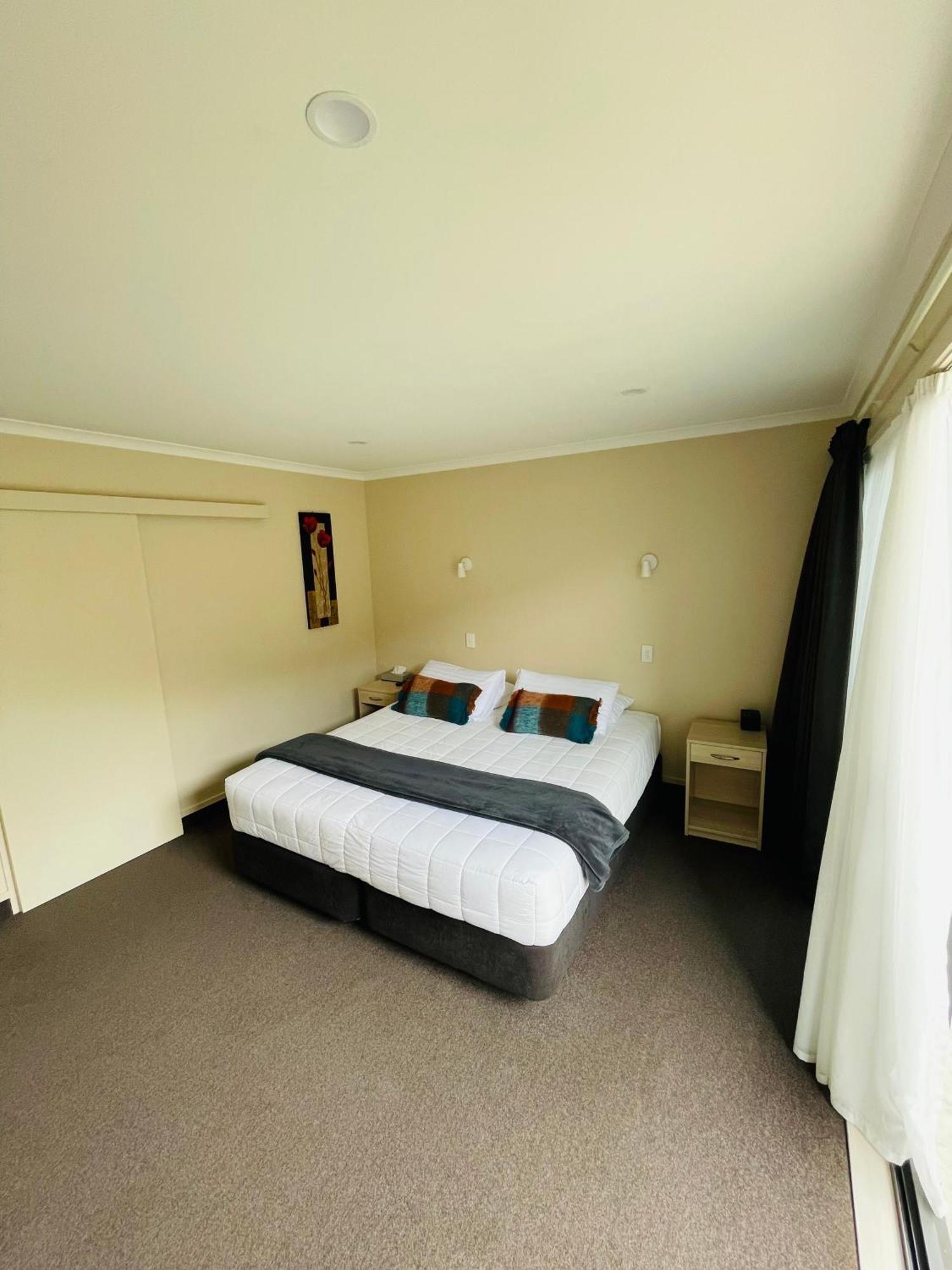 Kauri Court Motel Палмерстън Норт Екстериор снимка