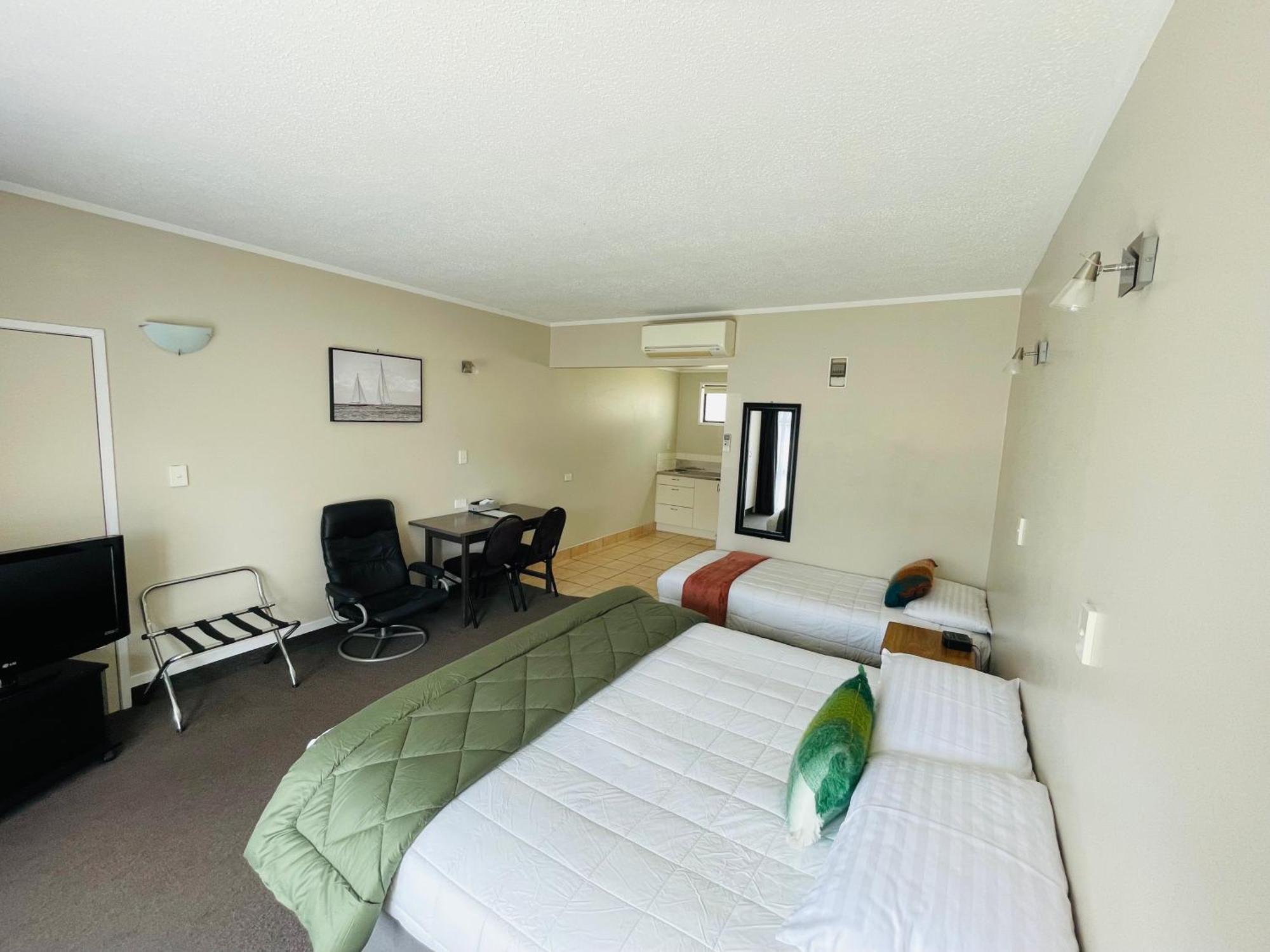 Kauri Court Motel Палмерстън Норт Екстериор снимка