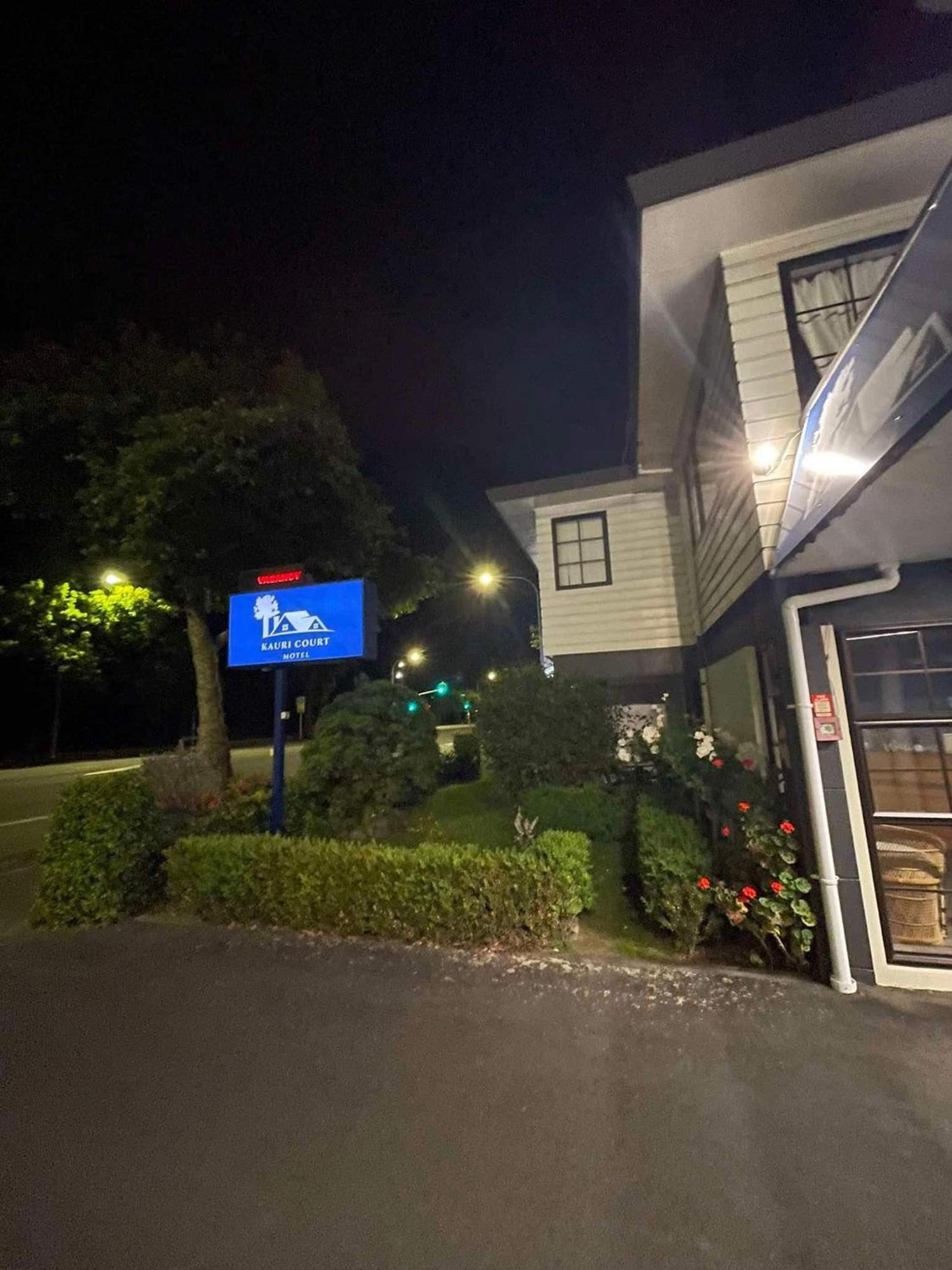 Kauri Court Motel Палмерстън Норт Екстериор снимка