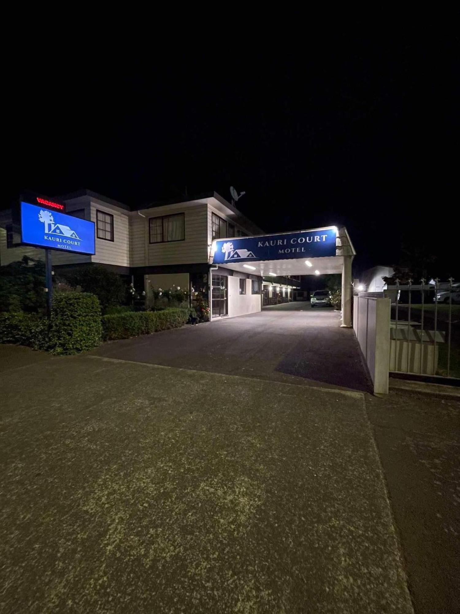Kauri Court Motel Палмерстън Норт Екстериор снимка