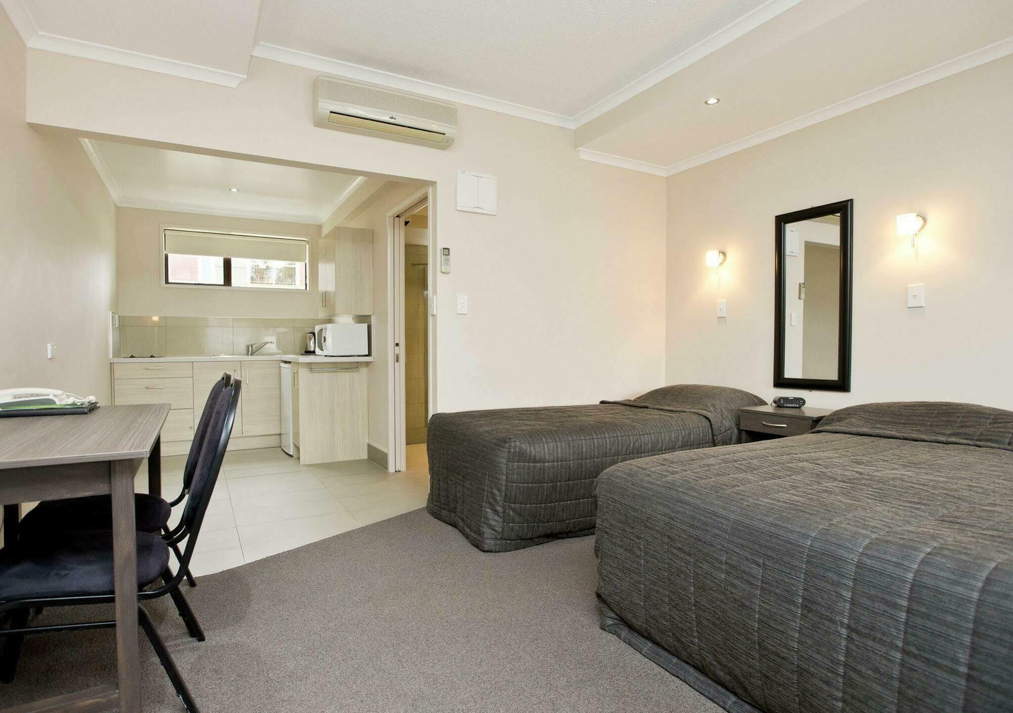 Kauri Court Motel Палмерстън Норт Екстериор снимка