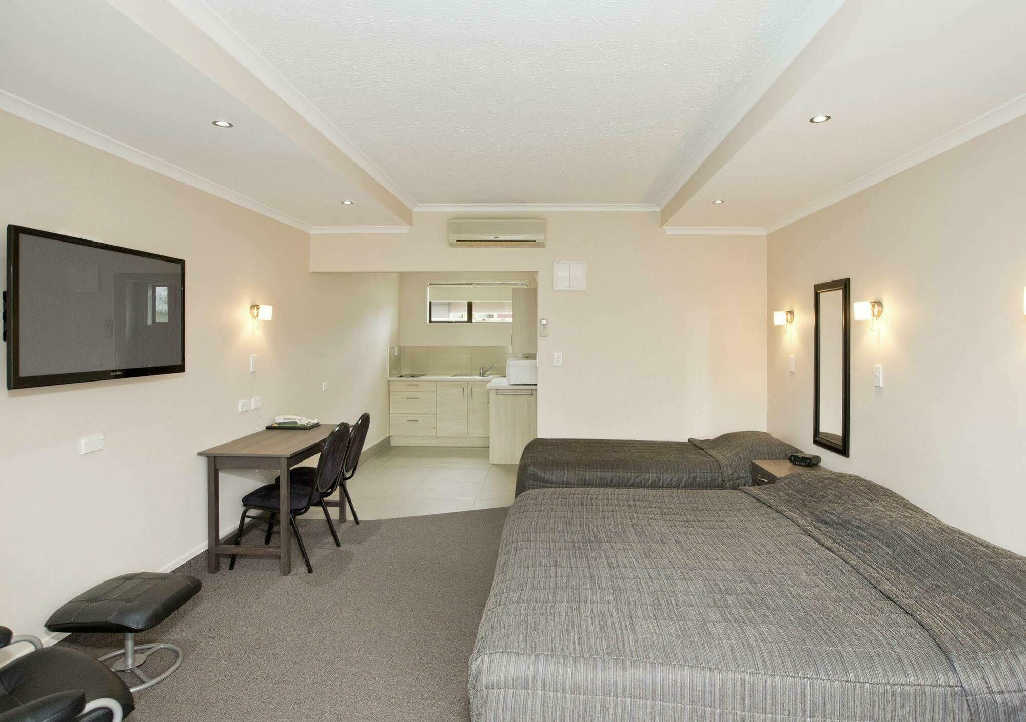 Kauri Court Motel Палмерстън Норт Екстериор снимка