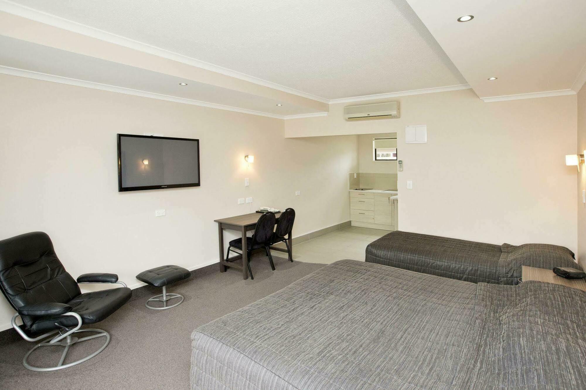 Kauri Court Motel Палмерстън Норт Екстериор снимка