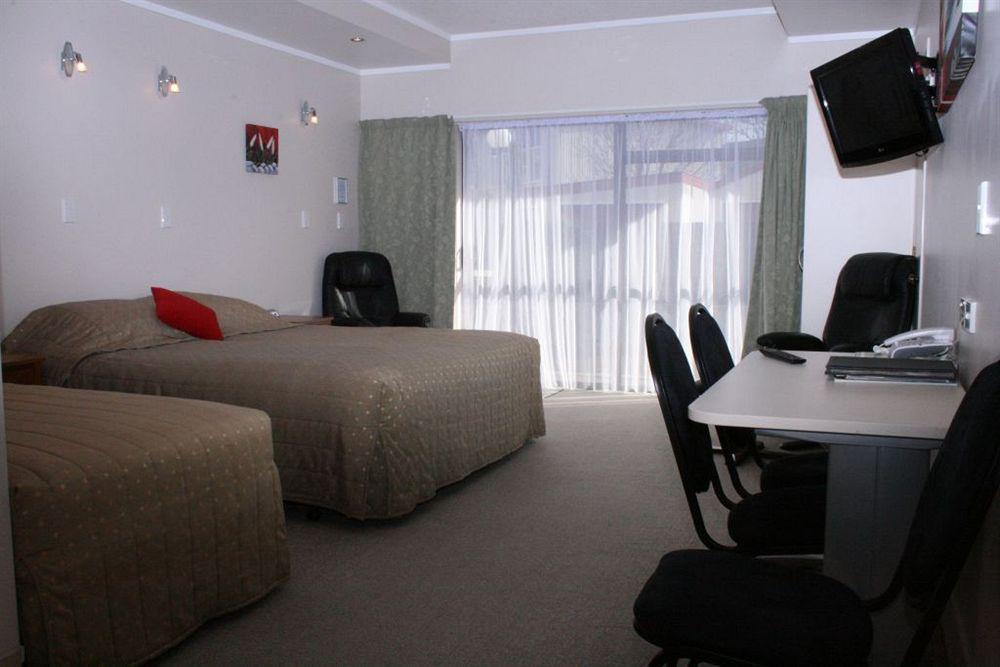 Kauri Court Motel Палмерстън Норт Екстериор снимка